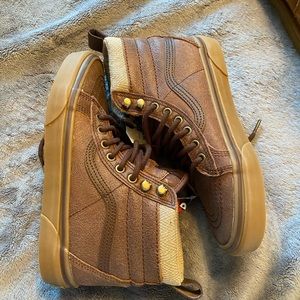 Women’s tennis shoes